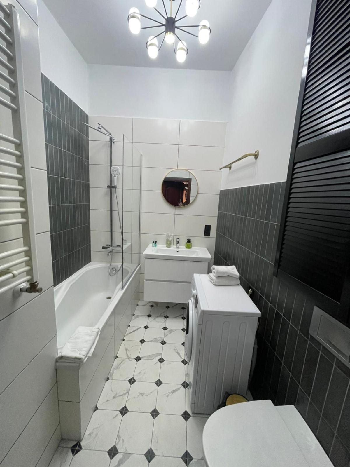 Apartament Tut Staroevreyska With Terrace Lwów Zewnętrze zdjęcie