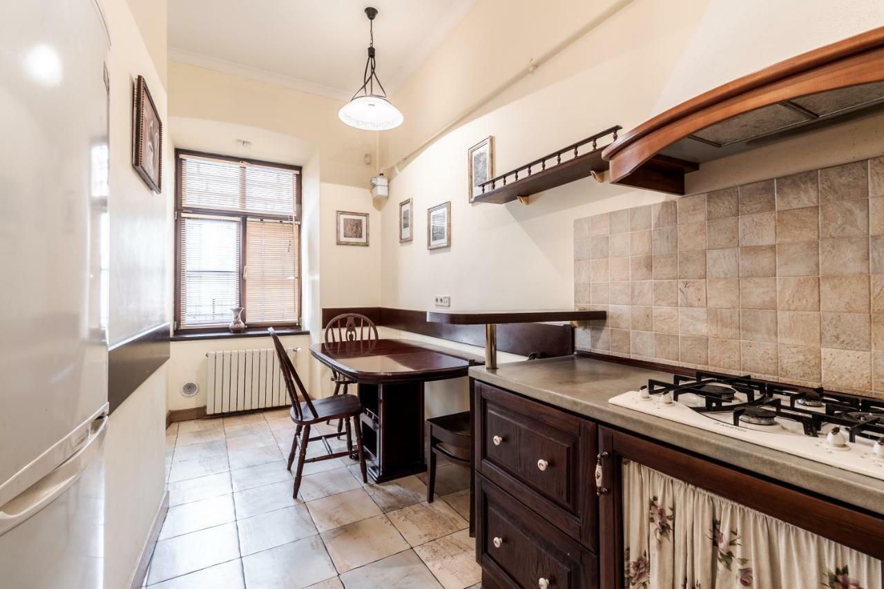 Apartament Tut Staroevreyska With Terrace Lwów Zewnętrze zdjęcie